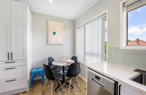 Sandringham Apartment | Inner City Retreat - WiFi - Netflix