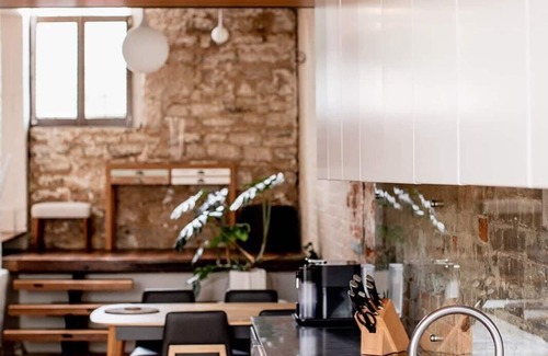 Hobart Central Business District House | Inner-city sanctuary with off-street parking