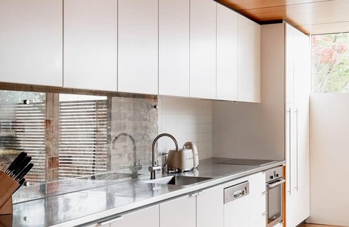 Hobart Central Business District House | Inner-city sanctuary with off-street parking