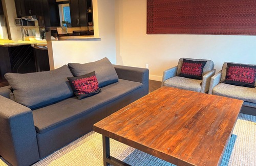 Inglewood House | Inner City Wildlands Retreat