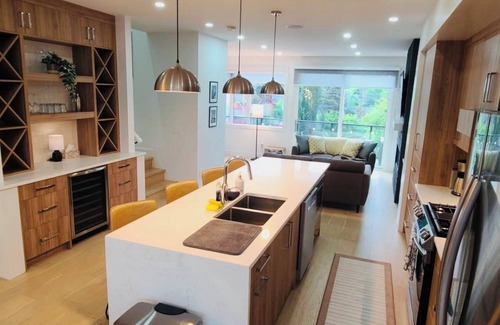 Parkhill-Stanley Park House | Innercity Luxury 3BR House with AC/garage near Stampede/Saddledome/BMO/MNP