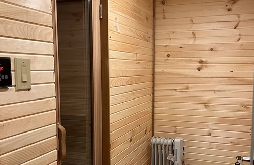 Alcona House | Innisfil Cozy Cottage