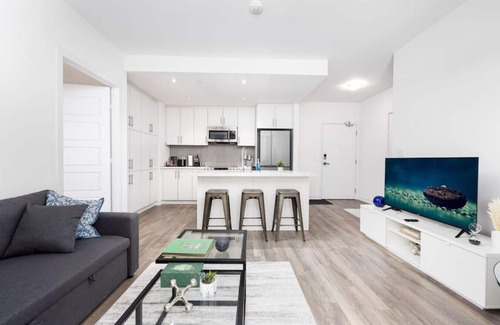 Innisfil Apartment | Innisfil Paradise with a Private BBQ and Balcony