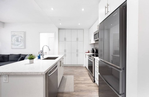 Innisfil Apartment | Innisfil Paradise with a Private BBQ and Balcony