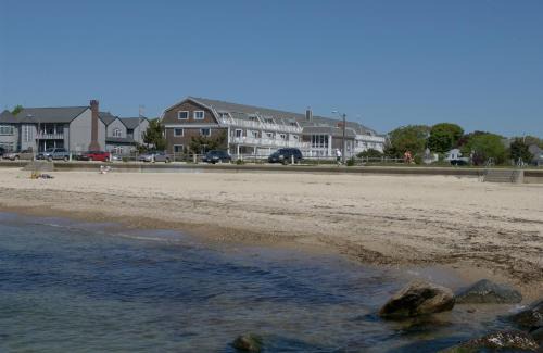 Falmouth Heights Apartment | InnSeason Resorts Captain's Quarters