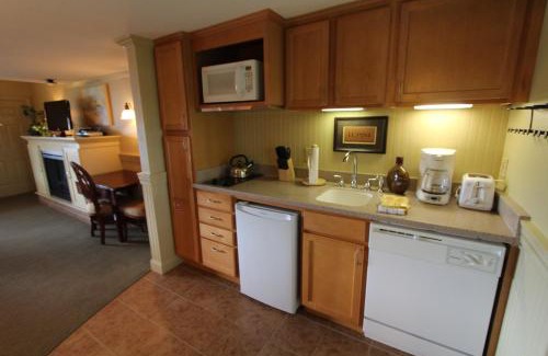 Falmouth Heights Hotel | InnSeason Resorts HarborWalk