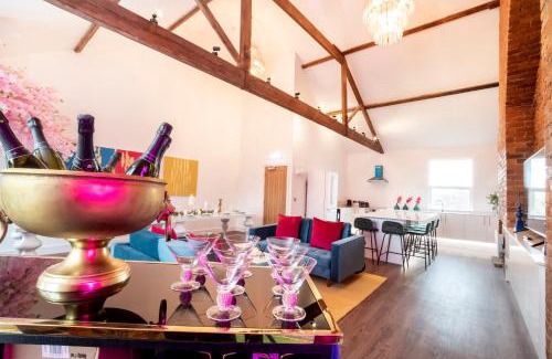 York House | Innvigour Bespoke House with Free Parking for 3 Cars