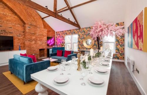 York House | Innvigour Bespoke House with Free Parking for 3 Cars