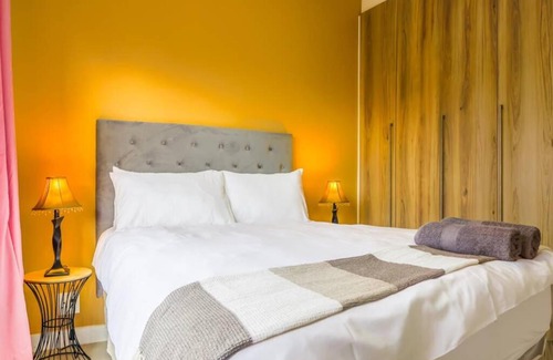 Greater Johannesburg Metropolitan Area Apartment | Insaka 2 The Reid Apartment