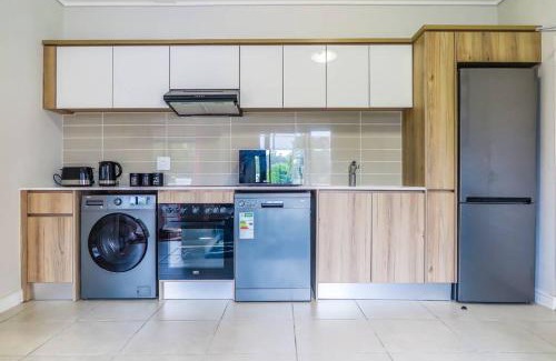 Greater Johannesburg Metropolitan Area Apartment | Insaka 2 The Reid Apartment