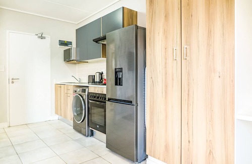 Greater Johannesburg Metropolitan Area Apartment | Insaka's Greenlee Luxurious Studio Apartment - Sandton