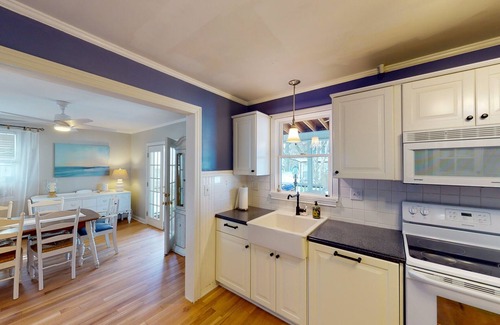 Lakeside House | Inside Lakeside 5 Bedroom 2 Bath House With Porches 1st floor master and bath
