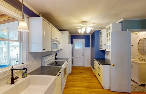 Lakeside House | Inside Lakeside 5 Bedroom 2 Bath House With Porches 1st floor master and bath