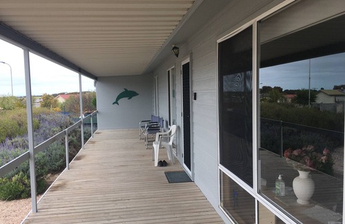 Tiddy Widdy Beach House | Inside Pet friendly