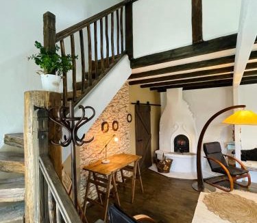 Bezdead Bed & Breakfast | Inside, The Village- Atelier