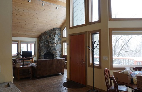 Yosemite West House | Inside Yosemite N.P. Gates, our luxury home is minutes from valley attractions.