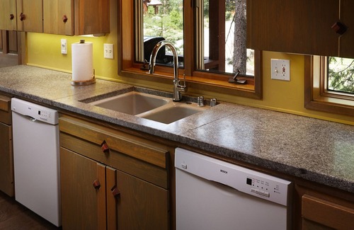 Yosemite West House | Inside Yosemite N.P. Gates, our luxury home is minutes from valley attractions.