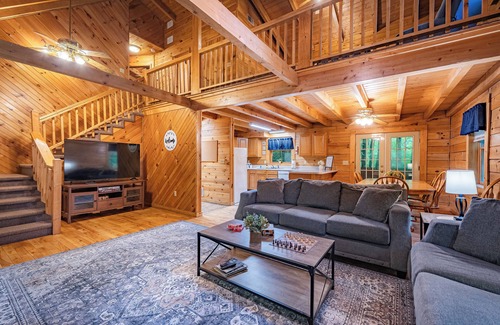 Hico Cabin | Insignificant Cabin: Spacious 5BR, 3.5BA Retreat with Hot Tub