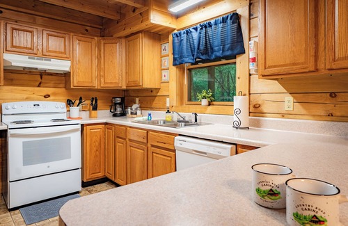 Hico Cabin | Insignificant Cabin: Spacious 5BR, 3.5BA Retreat with Hot Tub