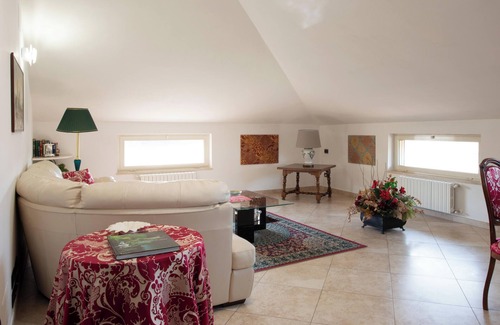 Caserta Apartment | Insolita Reggia Appartment