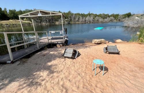 Jacksboro Villa | Inspiration Cabin at Lake Godstone