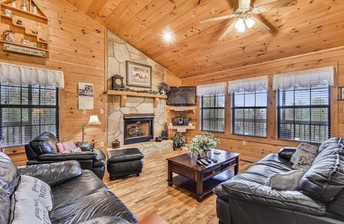Gatlinburg - Pigeon Forge House | Inspiration Point 1 Bedroom 1 Bathroom Cabin