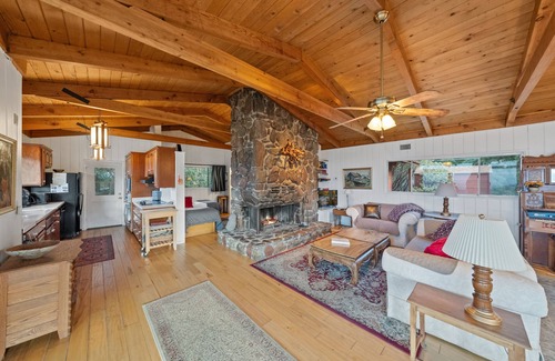 Pine Cove House | Inspiring home with "Sunset Perch" Views & Spa
