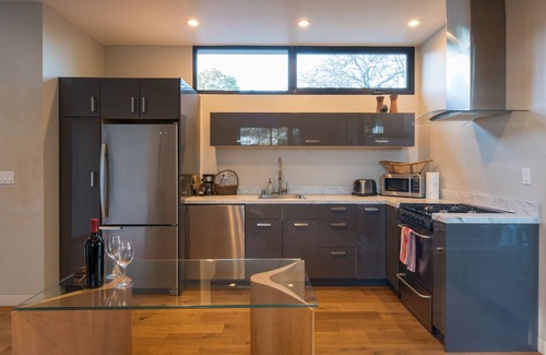 Ladera House | Inspiring Stanford guesthouse with access, views