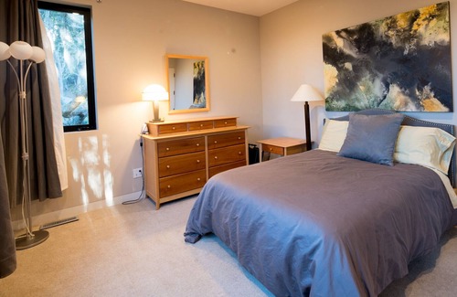 Ladera House | Inspiring Stanford guesthouse with access, views