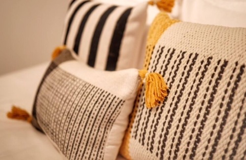 Lower West Side Apartment | Insta-worthy Arcade Themed 2BD 10min to Downtown!