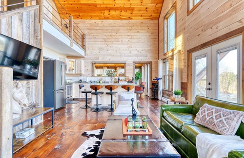 Sterling Cabin | Insta-worthy Cabin | Hot Tub on 10 Private Acres