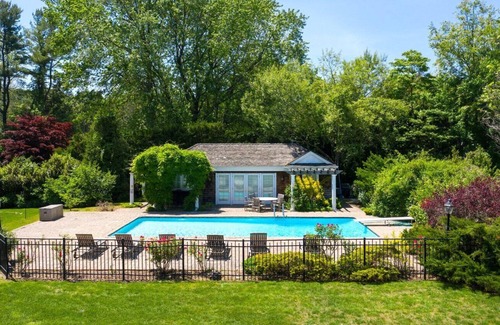 Glen Head House | Insta-Worthy📸 Hamptons Style Close to NYC 🗽