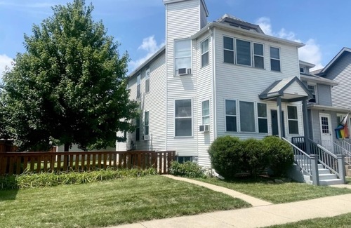 Oak Park Condo | INSTA-WORTHY Loft+Condo, FREE Parking, Near Downtown Chicago