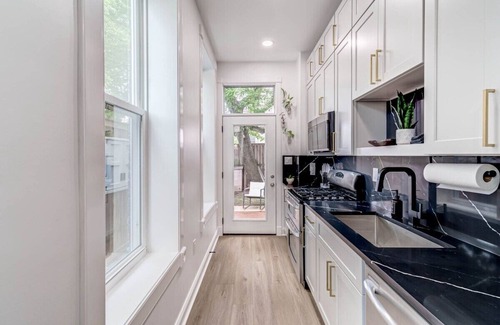 Old Town Alexandria Apartment | Insta-worthy Studio w/Amenities, King St: .1 mi