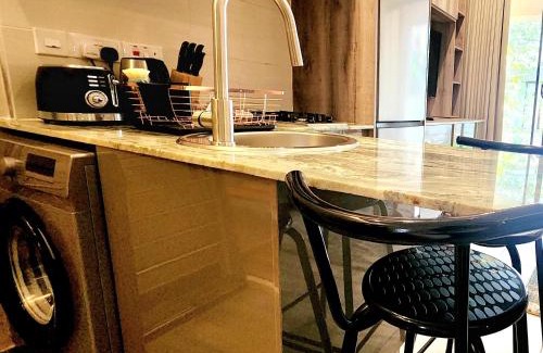 Blantyre Apartment | InstaHomes by Tru - Garden Suites