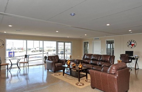Karnes City Hotel | Instalodge Hotel And Suites
