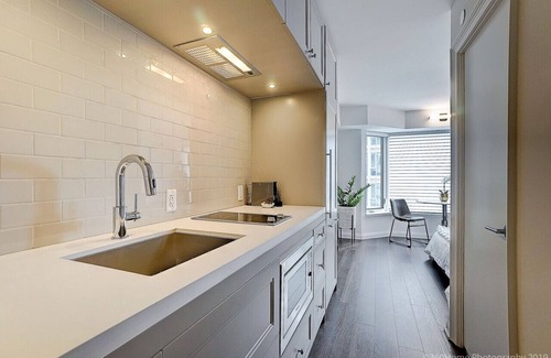 Bloor-Yorkville Condo | Instant Suites -Stunning Designer Studio Yorkville