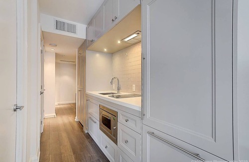 Bloor-Yorkville Condo | Instant Suites -Stunning Designer Studio Yorkville