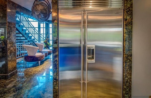 Queens Villa | ♥Instaworthy Celebrity Retreat | Lavish. Brilliant. Captivating