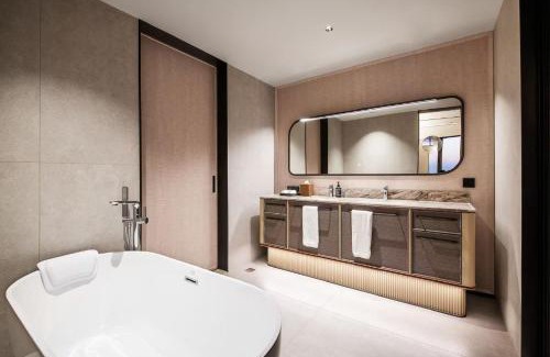 Changning Hotel | IntercityHotel Shanghai Hongqiao Airport - Free Minibar for First Night