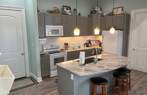Newport Apartment | Intercoastal waterway/waterfront