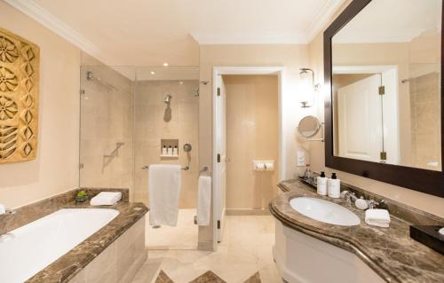 O.R. Tambo Hotel | InterContinental Johannesburg OR Tambo Airport Hotel by IHG