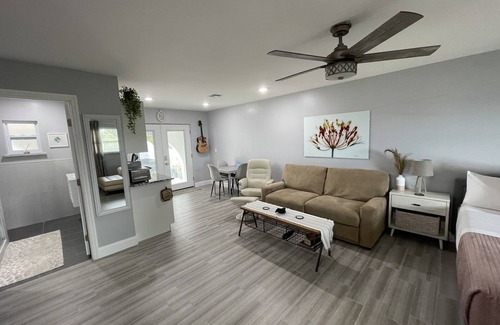 Edgewater Apartment | Intercostal paradise 🐬 🏖️ Romantic getaway🏝️