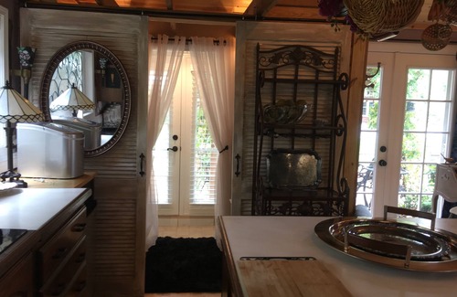 Girvin Apartment | Intercostal Waterfront Private Cottage Retreat Close to Mayo Clinic