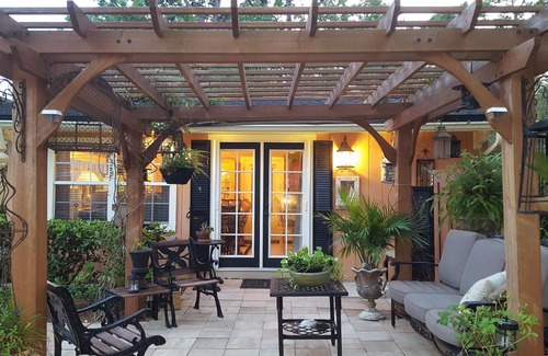 Girvin Apartment | Intercostal Waterfront Private Cottage Retreat Close to Mayo Clinic