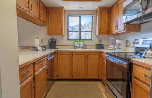 June Lake Condo | Interlaken #25- 2 BR/2 BTH with lake views