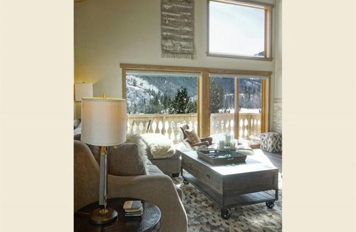 June Lake Apartment | Interlaken 36
