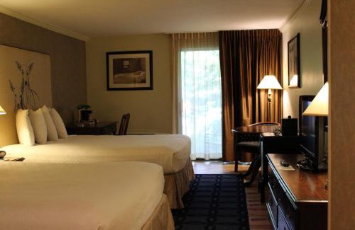 Lakeville Hotel | Interlaken Inn