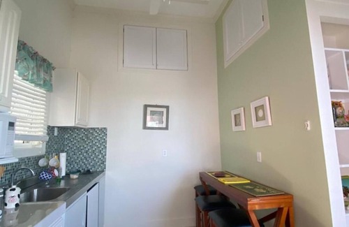 Rolleville Apartment | INTERLUDE apartment suite