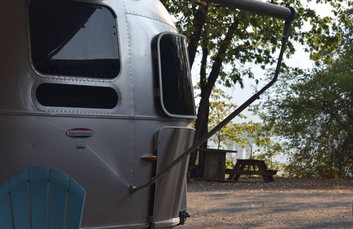 Lakeshore House | International Airstream